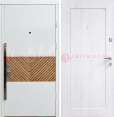 Белая железная дверь МДФ горизонтальной вставкой ДМ-265 в Челябинске