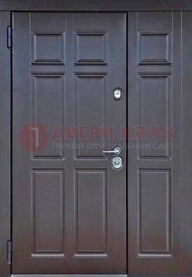 Тёмная двухстворчатая входная дверь для коттеджа с МДФ ДМ-533 в Челябинске
