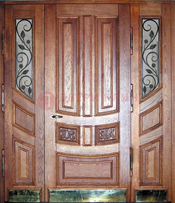 Парадная дверь со стеклом и ковкой ДПР-35 для загородного дома в Солнечногорске