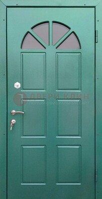 Зеленая стальная дверь со стеклом для дома ДС-28 в Челябинске