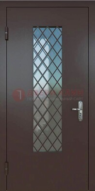 Темная металлическая дверь с решеткой и стеклом ДС-7 в Челябинске