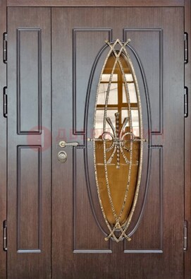 Полуторная металлическая дверь со стеклом и ковкой ДСК-108 в Челябинске