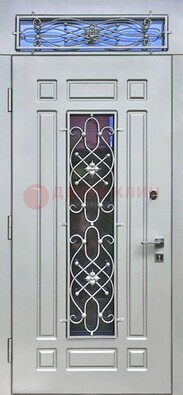 Белая железная дверь со стеклом и ковкой с верхней фрамугой ДСК-112 в Челябинске
