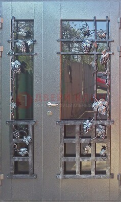 Распашная уличная дверь Порошок со стеклом и ковкой ДСК-221 в Челябинске
