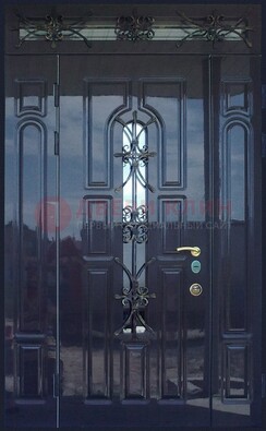 Глянцевая полуторная дверь Винорит стекло и ковка ДСК-275 в Челябинске