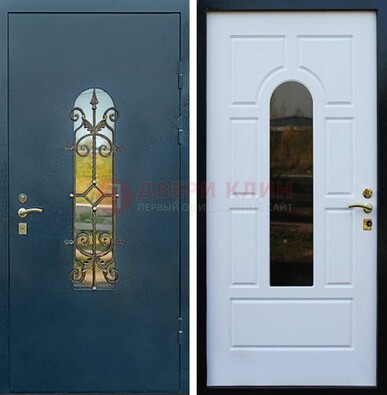 Входная дверь Дверь со стеклом и ковкой ДСК-71 для кирпичного дома в Челябинске