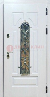 Белая остекленная металлическая дверь с ковкой ДСК-98 в Челябинске