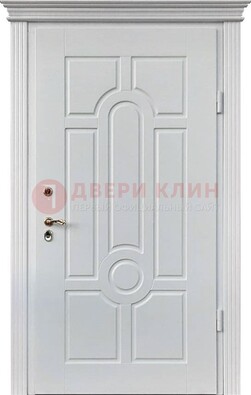 Белая уличная дверь с виноритом для дома ДВТ-247 в Челябинске