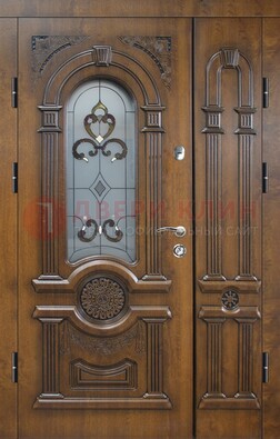 Коричневая двухстворчатая железная дверь с МДФ и витражом ВЖ-32 в Челябинске